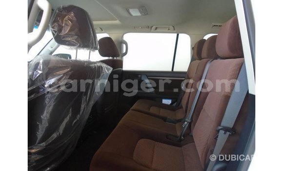 Buy Import Toyota Land Cruiser White Truck in Import - Dubai in Agadez Buy Import Toyota Land Cruiser White Truck in Import - Dubai in Agadez