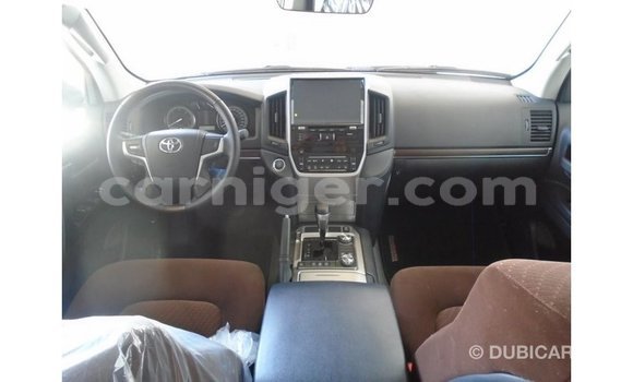 Buy Import Toyota Land Cruiser White Truck in Import - Dubai in Agadez Buy Import Toyota Land Cruiser White Truck in Import - Dubai in Agadez