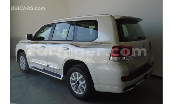 Buy Import Toyota Land Cruiser White Truck in Import - Dubai in Agadez Buy Import Toyota Land Cruiser White Truck in Import - Dubai in Agadez