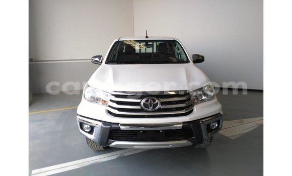 Buy Import Toyota Hilux White Car in Import - Dubai in Agadez Buy Import Toyota Hilux White Car in Import - Dubai in Agadez