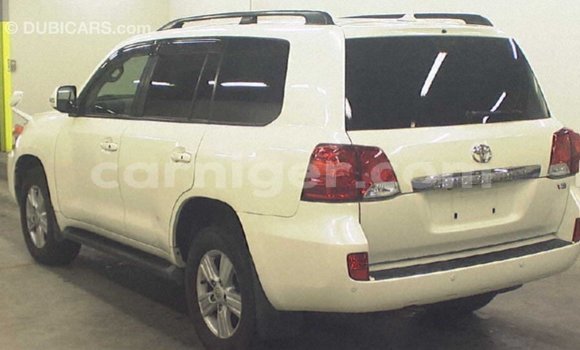 Sayi Imported Toyota Land Cruiser White Babbar mota in Import - Dubai a Agadez Sayi Imported Toyota Land Cruiser White Babbar mota in Import - Dubai a Agadez