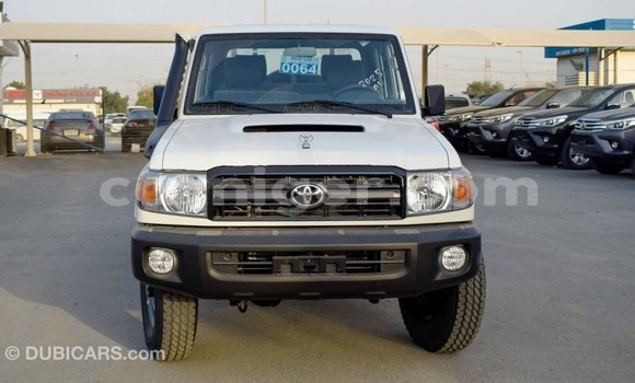 Buy Import Toyota Land Cruiser White Truck in Import - Dubai in Agadez Buy Import Toyota Land Cruiser White Truck in Import - Dubai in Agadez
