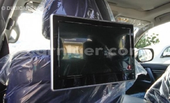 Buy Import Toyota Land Cruiser White Truck in Import - Dubai in Agadez Buy Import Toyota Land Cruiser White Truck in Import - Dubai in Agadez