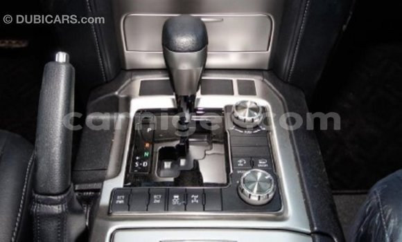 Buy Import Toyota Land Cruiser White Truck in Import - Dubai in Agadez Buy Import Toyota Land Cruiser White Truck in Import - Dubai in Agadez