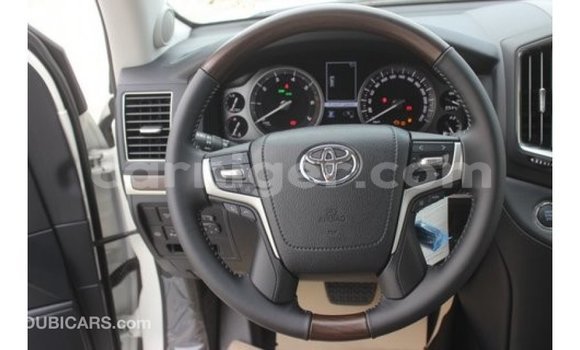 Buy Import Toyota Land Cruiser White Truck in Import - Dubai in Agadez Buy Import Toyota Land Cruiser White Truck in Import - Dubai in Agadez