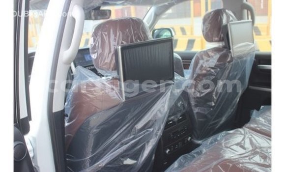 Buy Import Toyota Land Cruiser White Truck in Import - Dubai in Agadez Buy Import Toyota Land Cruiser White Truck in Import - Dubai in Agadez