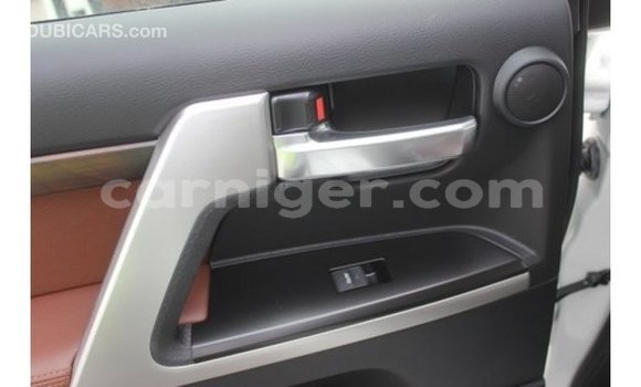 Buy Import Toyota Land Cruiser White Truck in Import - Dubai in Agadez Buy Import Toyota Land Cruiser White Truck in Import - Dubai in Agadez