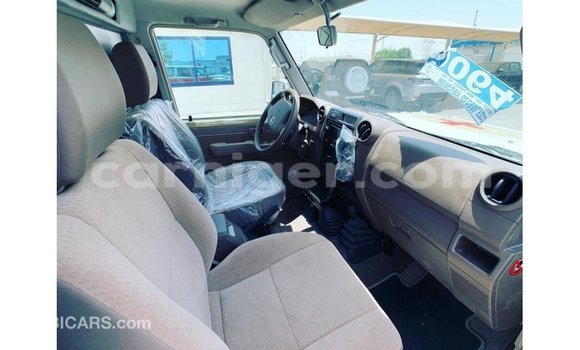 Buy Import Toyota Land Cruiser Beige Truck in Import - Dubai in Agadez Buy Import Toyota Land Cruiser Beige Truck in Import - Dubai in Agadez
