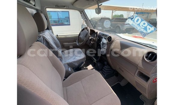 Buy Import Toyota Land Cruiser Beige Truck in Import - Dubai in Agadez Buy Import Toyota Land Cruiser Beige Truck in Import - Dubai in Agadez