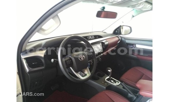 Buy Import Toyota Hilux White Car in Import - Dubai in Agadez Buy Import Toyota Hilux White Car in Import - Dubai in Agadez