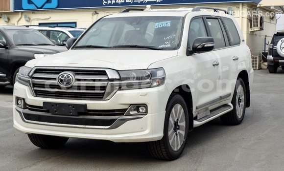 Buy Import Toyota Land Cruiser White Truck in Import - Dubai in Agadez Buy Import Toyota Land Cruiser White Truck in Import - Dubai in Agadez