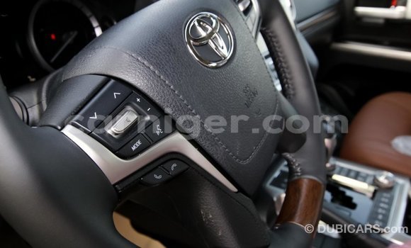 Buy Import Toyota Land Cruiser Black Truck in Import - Dubai in Agadez Buy Import Toyota Land Cruiser Black Truck in Import - Dubai in Agadez