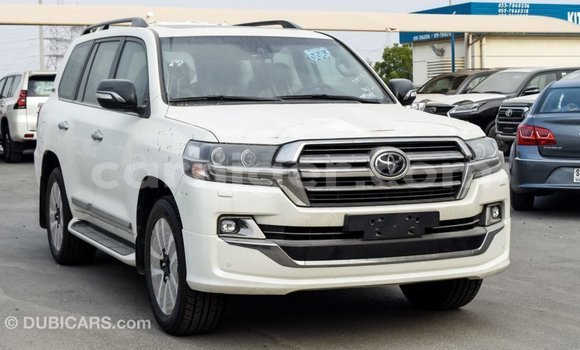 Buy Import Toyota Land Cruiser White Truck in Import - Dubai in Agadez Buy Import Toyota Land Cruiser White Truck in Import - Dubai in Agadez