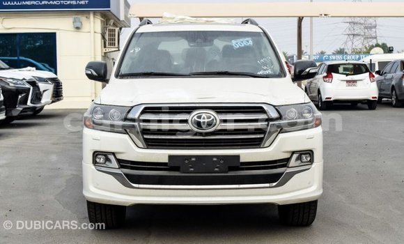 Buy Import Toyota Land Cruiser White Truck in Import - Dubai in Agadez Buy Import Toyota Land Cruiser White Truck in Import - Dubai in Agadez