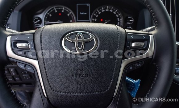 Buy Import Toyota Land Cruiser White Truck in Import - Dubai in Agadez Buy Import Toyota Land Cruiser White Truck in Import - Dubai in Agadez
