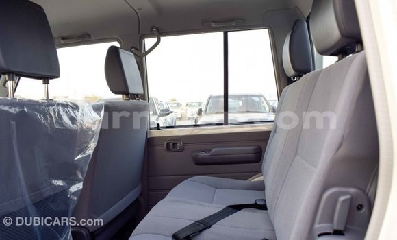 Buy Import Toyota Land Cruiser White Truck in Import - Dubai in Agadez Buy Import Toyota Land Cruiser White Truck in Import - Dubai in Agadez