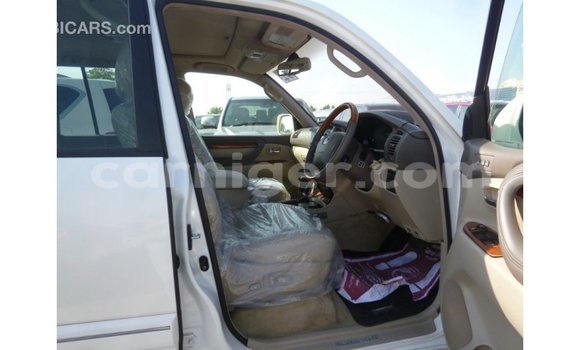 Sayi Imported Toyota Land Cruiser White Babbar mota in Import - Dubai a Agadez Sayi Imported Toyota Land Cruiser White Babbar mota in Import - Dubai a Agadez