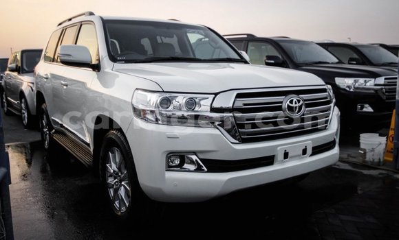 Acheter Import Utilitaire Toyota Land Cruiser Blanc à Import - Dubai, Agadez Acheter Import Utilitaire Toyota Land Cruiser Blanc à Import - Dubai, Agadez