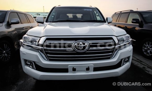 Acheter Import Utilitaire Toyota Land Cruiser Blanc à Import - Dubai, Agadez Acheter Import Utilitaire Toyota Land Cruiser Blanc à Import - Dubai, Agadez