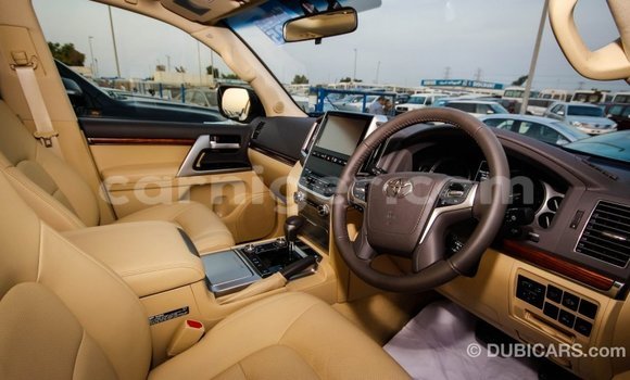Acheter Import Utilitaire Toyota Land Cruiser Blanc à Import - Dubai, Agadez Acheter Import Utilitaire Toyota Land Cruiser Blanc à Import - Dubai, Agadez