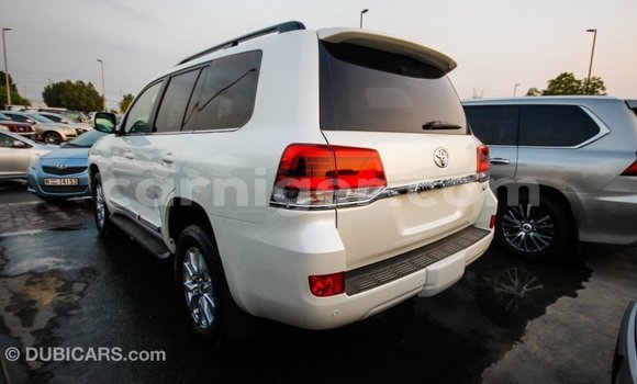 Acheter Import Utilitaire Toyota Land Cruiser Blanc à Import - Dubai, Agadez Acheter Import Utilitaire Toyota Land Cruiser Blanc à Import - Dubai, Agadez