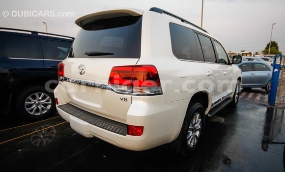 Acheter Import Utilitaire Toyota Land Cruiser Blanc à Import - Dubai, Agadez Acheter Import Utilitaire Toyota Land Cruiser Blanc à Import - Dubai, Agadez