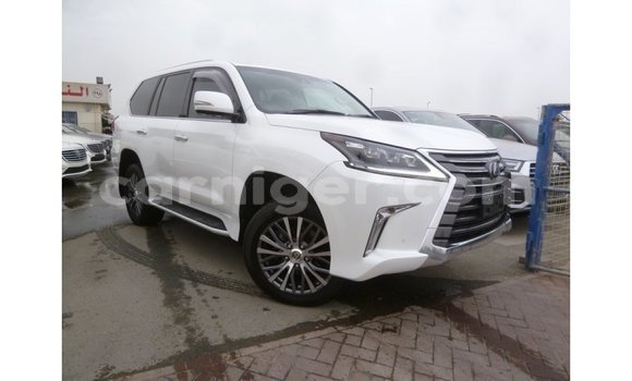 Acheter Import Voiture Lexus LX Blanc à Import - Dubai, Agadez Acheter Import Voiture Lexus LX Blanc à Import - Dubai, Agadez