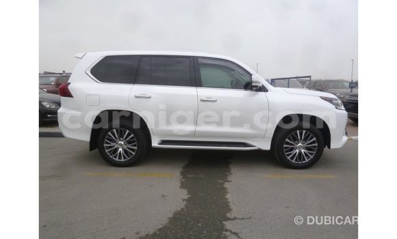 Acheter Import Voiture Lexus LX Blanc à Import - Dubai, Agadez Acheter Import Voiture Lexus LX Blanc à Import - Dubai, Agadez