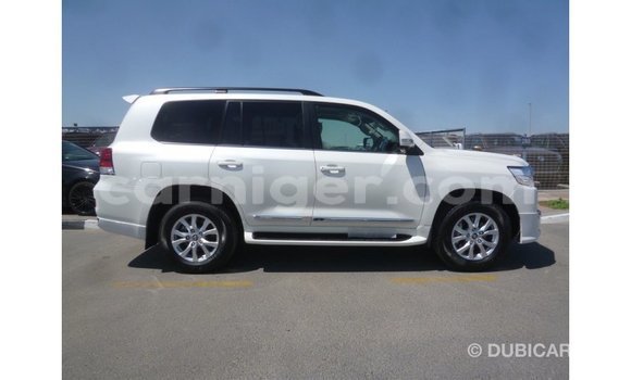 اشتري Imported Toyota Land Cruiser White شاحنة في Import - Dubai في أغاديز اشتري Imported Toyota Land Cruiser White شاحنة في Import - Dubai في أغاديز