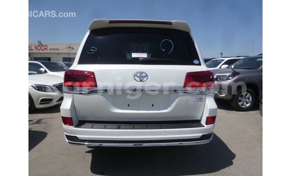 اشتري Imported Toyota Land Cruiser White شاحنة في Import - Dubai في أغاديز اشتري Imported Toyota Land Cruiser White شاحنة في Import - Dubai في أغاديز
