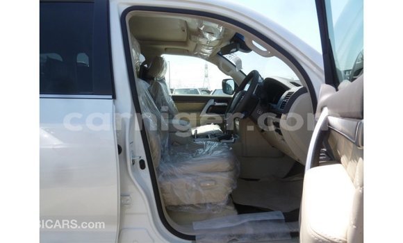 اشتري Imported Toyota Land Cruiser White شاحنة في Import - Dubai في أغاديز اشتري Imported Toyota Land Cruiser White شاحنة في Import - Dubai في أغاديز