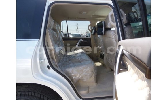 اشتري Imported Toyota Land Cruiser White شاحنة في Import - Dubai في أغاديز اشتري Imported Toyota Land Cruiser White شاحنة في Import - Dubai في أغاديز