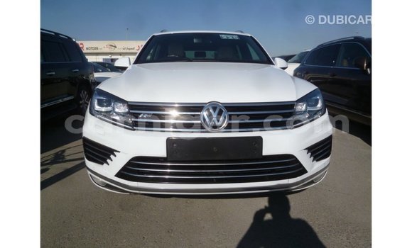 اشتري Imported Volkswagen Touareg White سيارة في Import - Dubai في أغاديز اشتري Imported Volkswagen Touareg White سيارة في Import - Dubai في أغاديز