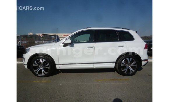 اشتري Imported Volkswagen Touareg White سيارة في Import - Dubai في أغاديز اشتري Imported Volkswagen Touareg White سيارة في Import - Dubai في أغاديز