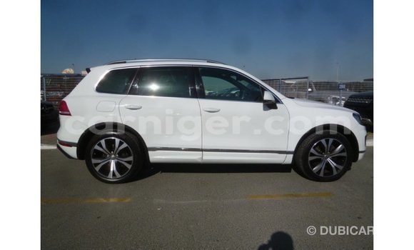اشتري Imported Volkswagen Touareg White سيارة في Import - Dubai في أغاديز اشتري Imported Volkswagen Touareg White سيارة في Import - Dubai في أغاديز