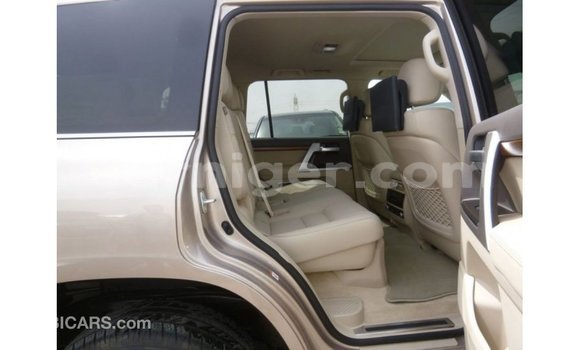 Buy Import Toyota Land Cruiser Other Truck in Import - Dubai in Agadez Buy Import Toyota Land Cruiser Other Truck in Import - Dubai in Agadez