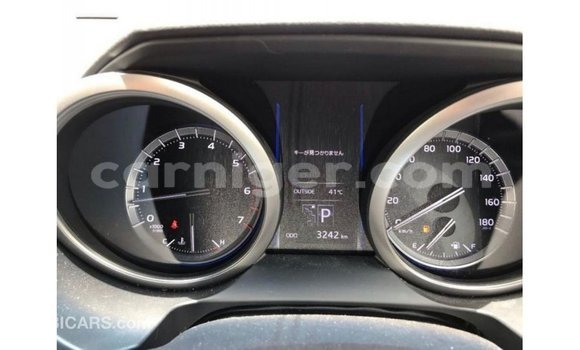 Sayi Imported Toyota Prado White Mota in Import - Dubai a Agadez Sayi Imported Toyota Prado White Mota in Import - Dubai a Agadez