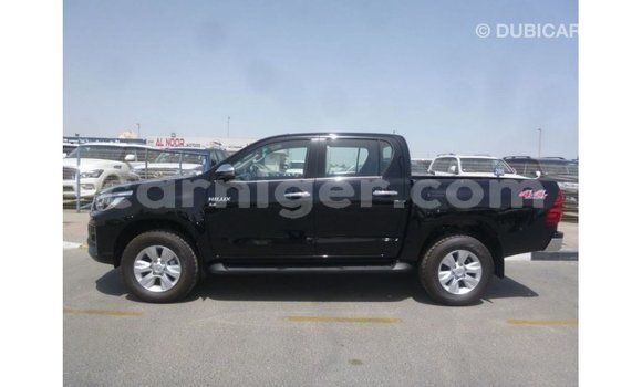 Sayi Imported Toyota Hilux Black Mota in Import - Dubai a Agadez Sayi Imported Toyota Hilux Black Mota in Import - Dubai a Agadez