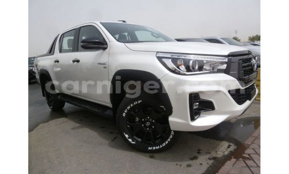 Sayi Imported Toyota Hilux White Mota in Import - Dubai a Agadez Sayi Imported Toyota Hilux White Mota in Import - Dubai a Agadez