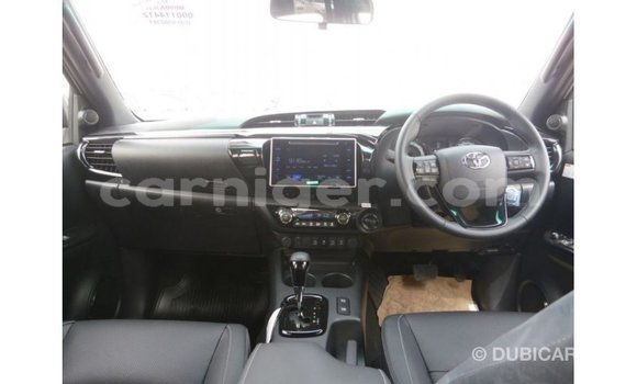 Sayi Imported Toyota Hilux White Mota in Import - Dubai a Agadez Sayi Imported Toyota Hilux White Mota in Import - Dubai a Agadez