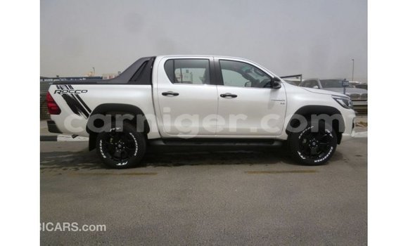 Sayi Imported Toyota Hilux White Mota in Import - Dubai a Agadez Sayi Imported Toyota Hilux White Mota in Import - Dubai a Agadez