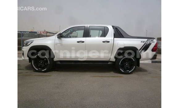 Sayi Imported Toyota Hilux White Mota in Import - Dubai a Agadez Sayi Imported Toyota Hilux White Mota in Import - Dubai a Agadez