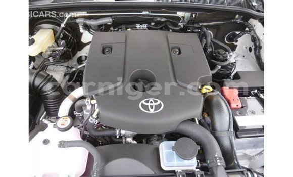 Sayi Imported Toyota Hilux White Mota in Import - Dubai a Agadez Sayi Imported Toyota Hilux White Mota in Import - Dubai a Agadez