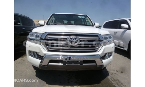 Buy Import Toyota Land Cruiser White Truck in Import - Dubai in Agadez Buy Import Toyota Land Cruiser White Truck in Import - Dubai in Agadez