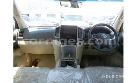 Buy Import Toyota Land Cruiser White Truck in Import - Dubai in Agadez Buy Import Toyota Land Cruiser White Truck in Import - Dubai in Agadez