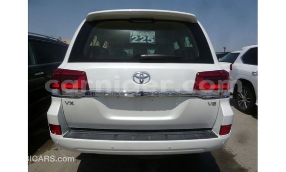 Buy Import Toyota Land Cruiser White Truck in Import - Dubai in Agadez Buy Import Toyota Land Cruiser White Truck in Import - Dubai in Agadez