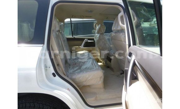 Buy Import Toyota Land Cruiser White Truck in Import - Dubai in Agadez Buy Import Toyota Land Cruiser White Truck in Import - Dubai in Agadez