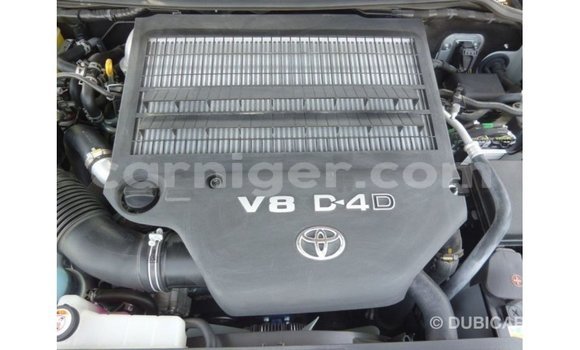 Buy Import Toyota Land Cruiser White Truck in Import - Dubai in Agadez Buy Import Toyota Land Cruiser White Truck in Import - Dubai in Agadez