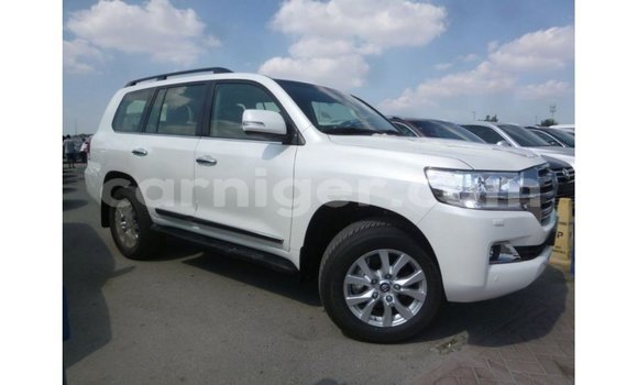 Buy Import Toyota Land Cruiser White Truck in Import - Dubai in Agadez Buy Import Toyota Land Cruiser White Truck in Import - Dubai in Agadez