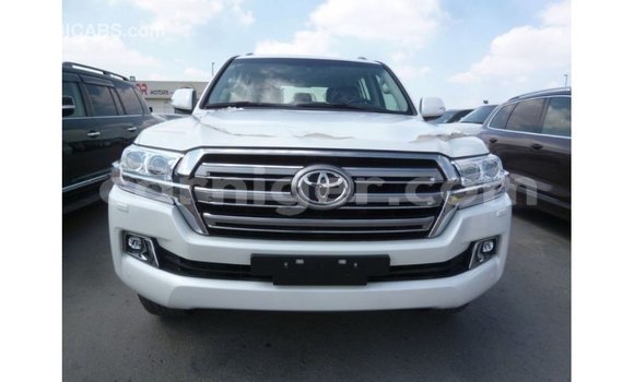 Buy Import Toyota Land Cruiser White Truck in Import - Dubai in Agadez Buy Import Toyota Land Cruiser White Truck in Import - Dubai in Agadez